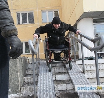 Без барьеров. Где в Пскове не хватает пандусов