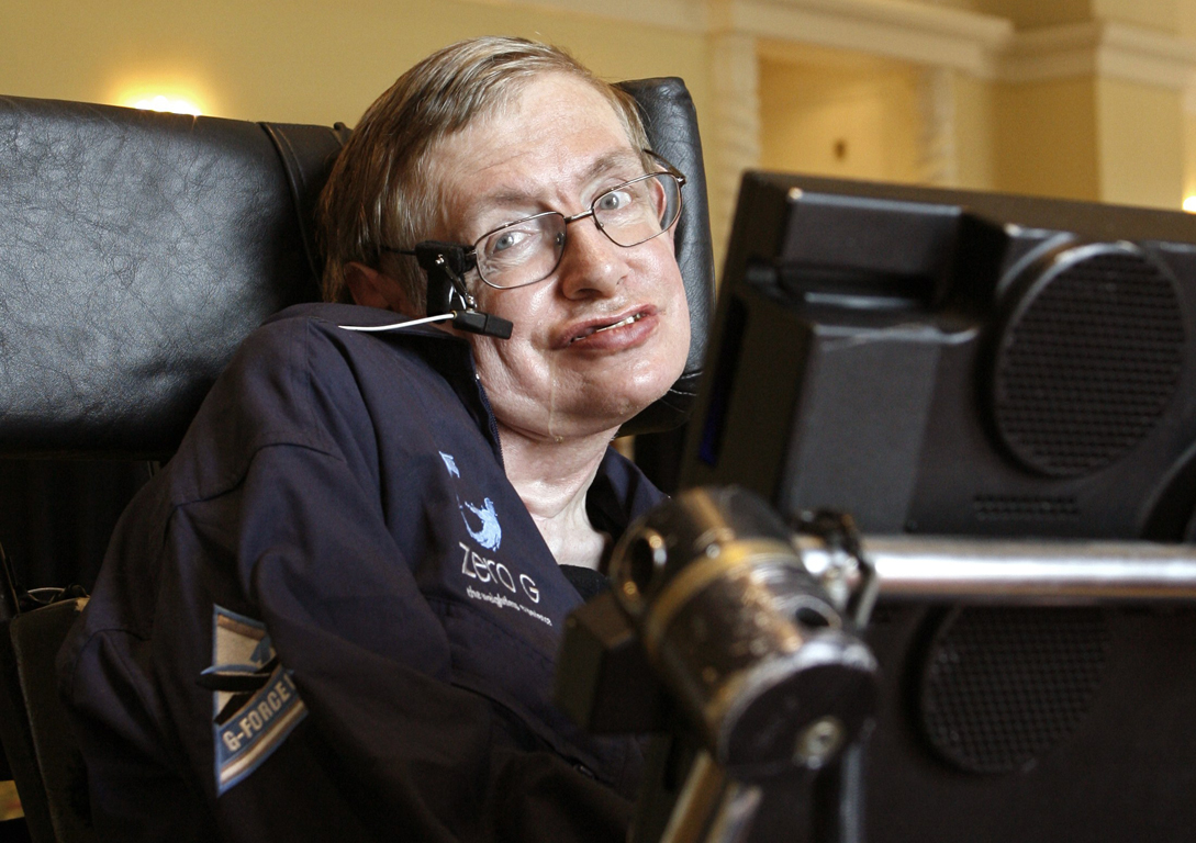 Физик-гений и оптимист в инвалидной коляске: чем запомнится Стивен Хокинг // Новости НТВ